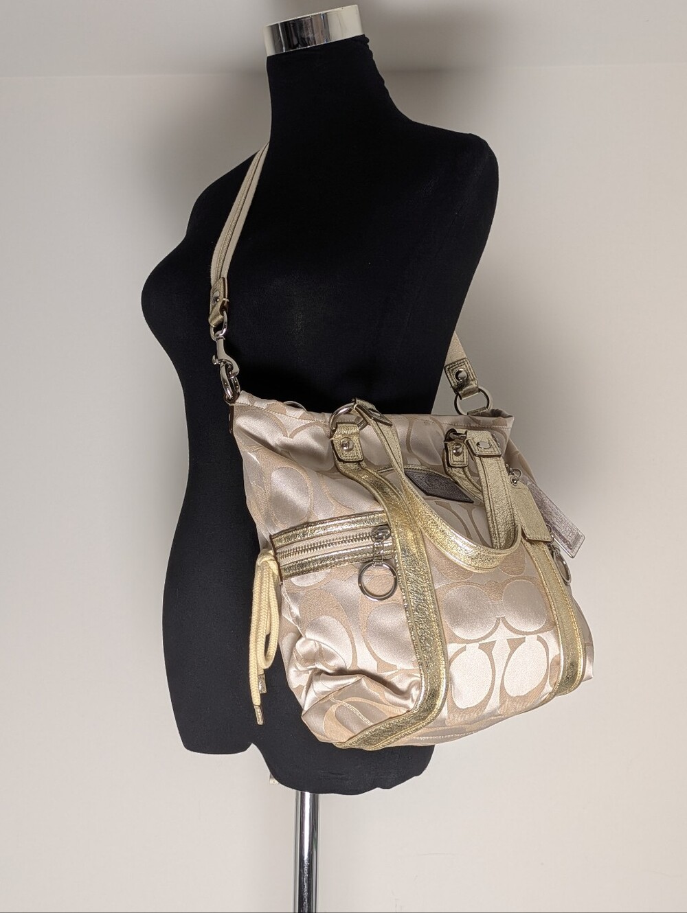 Coach Poppy Bag Signature Canvas with Metallic Trim Pink Lining